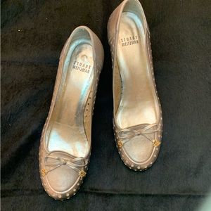 Stuart Weitzman SW gold heels sz7 like new